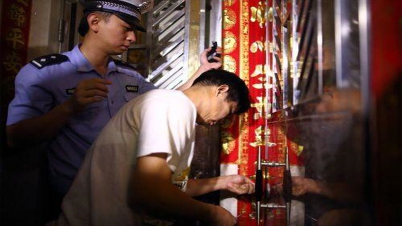 临汾请开锁师傅开了锁后，师傅为什么一般都不进门，就算主人请也不进去？